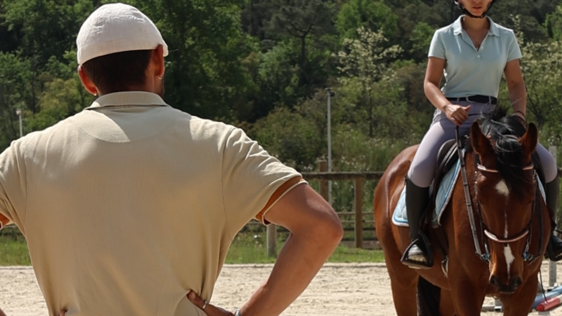 Killian Mangano coach équitation en ligne guidant une cavalière pendant un stage